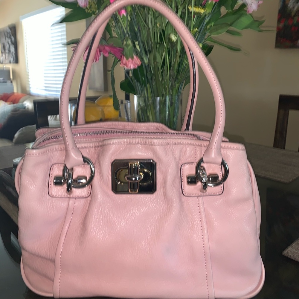 B. Makowsky light pink purse